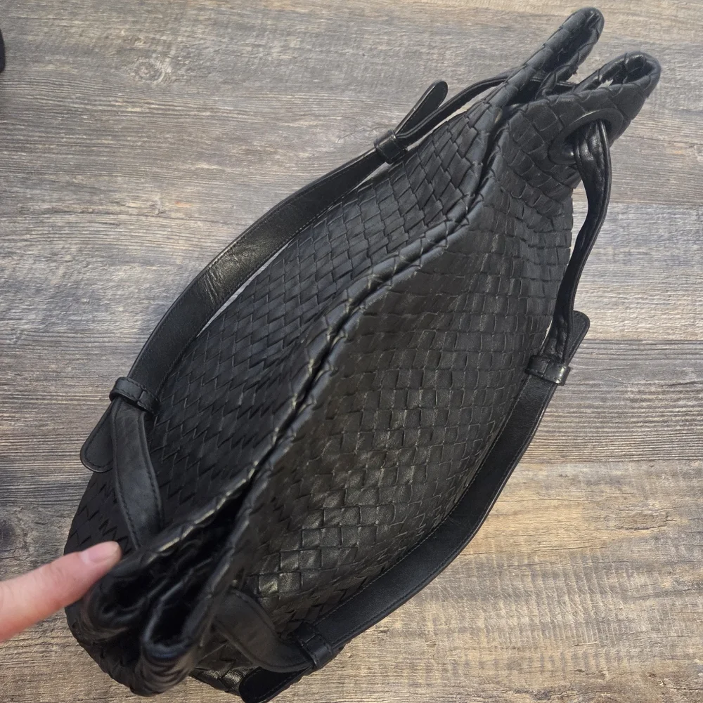 BOTTEGA VENETA Intrecciato Tote Bag Medium Bella Garda Nappa Leather Black Woven